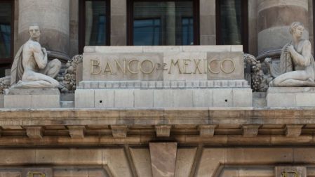 Peso mexicano se deprecia frente al dólar, ¿por qué tuvo una fuerte caída?