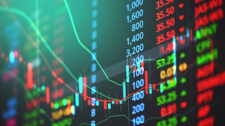 Peso mexicano pierde atractivo; prevén que seguirá depreciándose frente al dólar.