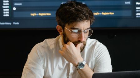 Postura de que IA podría acabar con la humanidad es marketing; tecnológicas buscan beneficios