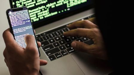 ¿Caíste en un fraude por llamada telefónica? Esto debes hacer si diste tus datos bancarios.