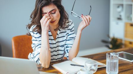Inteligencia Artificial incrementa el estrés laboral, ¿por qué?