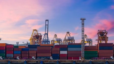 Exportaciones mexicanas se disparan 40% en agosto; tecnología supera al sector automotriz.