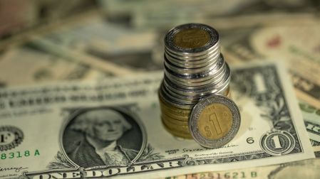 Se acaba el superpeso mexicano: ¿qué está detrás de su acelerada depreciación?