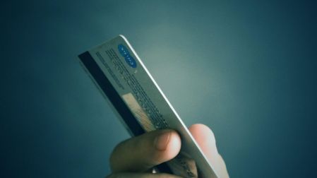 Tarjeta de crédito: cómo usarla sin pagar intereses y evitar deudas.