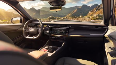 Así luce la cabina de la Jeep Cherokee Trailhawk 2027