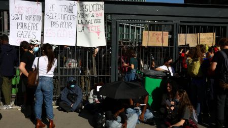 Los estudiantes exigen más recursos y denuncian el deterioro de las condiciones de enseñanza.