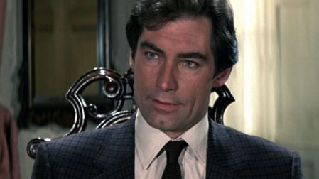 Su interpretación apostó por un James Bond más oscuro, serio y visceral, recuperando parte de la personalidad fría y peligrosa.
