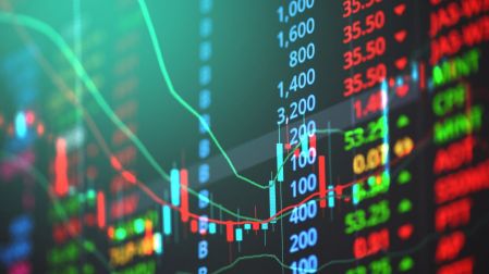Dólar cotiza abajo de los 18 pesos, ¿por qué ganó terreno el peso mexicano?
