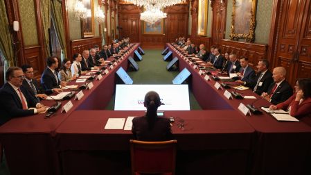 En el encuentro participaron el Secretario de Economía, Marcelo Ebrard, la coordinadora del consejo económico asesor, Altagracia Gómez; Medina Mora; y Suzzane Clark, presidenta de la American Chamber of Commerce encabezó la delegación de empresarios estadounidenses.