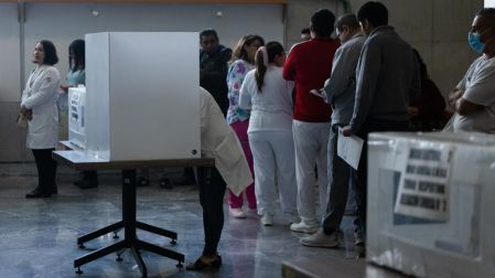 Jornada de consulta sobre la revisión salarial entre el Instituto Mexicano del Seguro Social (IMSS) y el Sindicato Nacional de Trabajadores del Seguro Social.