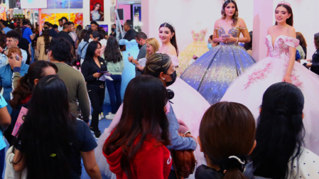 Vestido, fotógrafo y coreógrafo es lo más buscado en Expo XV México.