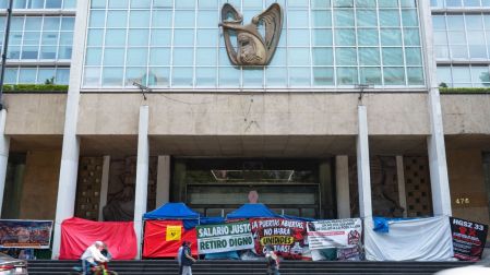 ¿Cuál es el salario de los trabajadores del IMSS en 2026? Esto ganan médicos y enfermeras.