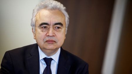 La AIE liberará más de 20 millones de barriles de diésel y todo el petróleo posible de sus reservas