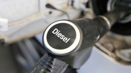 La AIE liberará más de 20 millones de barriles de diésel y todo el petróleo posible de sus reservas