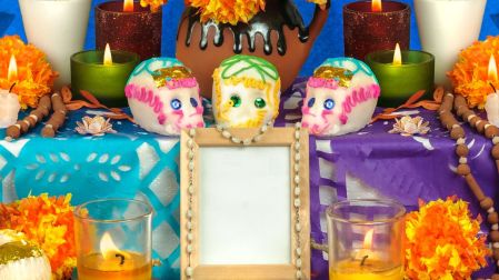 Altar de muertos en Día de Muertos.