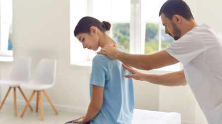 Enfermedades de la columna vertebral: principales padecimientos y sus síntomas de alerta