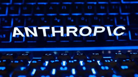 Anthropic podría apagar su IA, si causa daños por más de 1,000 millones de dólares