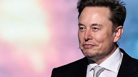 Elon Musk regalará acciones de SpaceX a todos los niños de EU en 2027.
