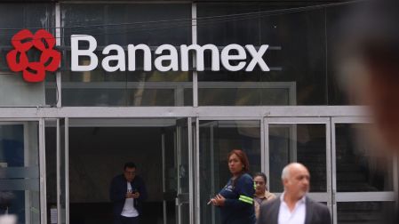Banamex realiza colocación de bonos; peso mexicano muestra resiliencia.