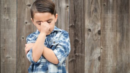 Sobreprotección infantil: niño frustrado