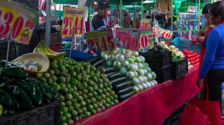 Inflación sube en octubre: electricidad, vuelos y agropecuarios presionan los precios.