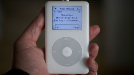 iPod cumple 25 años: así cambió la música y por qué Apple dejó de fabricarlo.