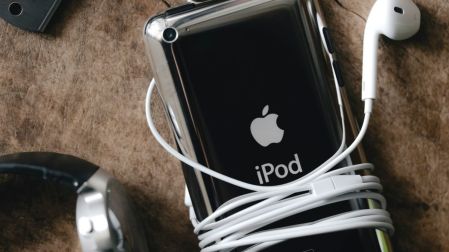 iPod cumple 25 años: así cambió la música y por qué Apple dejó de fabricarlo.