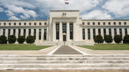 La Fed se encamina a una pausa en las tasas; costo de vida vuelve a acelerarse