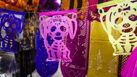 Día de Muertos dejará 12 mil mdp en CDMX; pan de muerto y cempasúchil impulsan ventas.