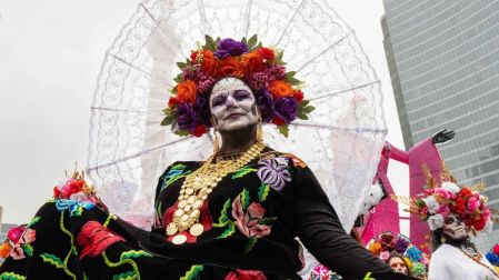 Día de Muertos dejará 12 mil mdp en CDMX; pan de muerto y cempasúchil impulsan ventas.