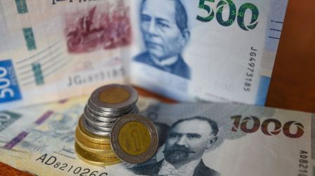 Pemex acumula pérdidas por 427 mil 600 mdp por huachicol.