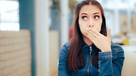El hipo es una reacción involuntaria y suele desaparecer por sí solo en pocos minutos
