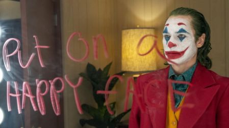El actor ganó el Óscar a Mejor Actor en 2020 por su interpretación en Joker, película que también impulsó sus ingresos y consolidó su reconocimiento internacional.