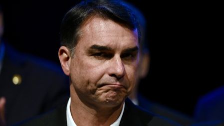 Bolsonaro dijo que se defenderá de lo que llamó una farsa.