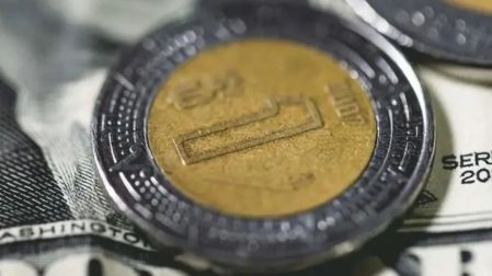 Fed mantiene las tasas y el peso avanza; Volkswagen evita huelga tras acuerdo salarial.