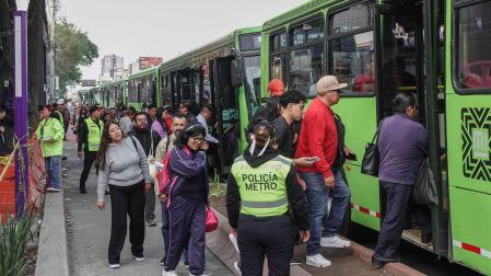 Usuarios en el metro CDMX