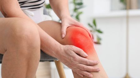 ¿Por qué truenan las rodillas? Causas comunes y señales de alerta médica