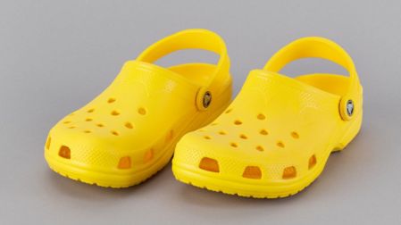 El MoMa exhibió unas Crocs como parte de una exposición.