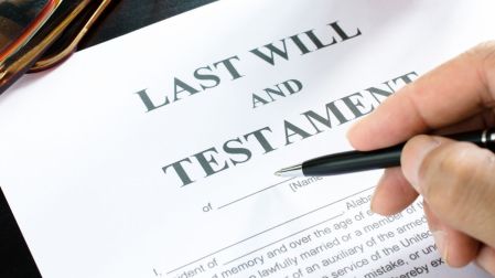 ¿Cómo saber si un familiar fallecido dejó testamento? Así puedes consultarlo.