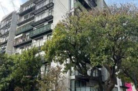 A pesar de que la comunidad de anfitriones participó durante meses en mesas de trabajo y presentó diversas propuestas de regulación y registro, el gobierno capitalino optó por un modelo unilateral.
