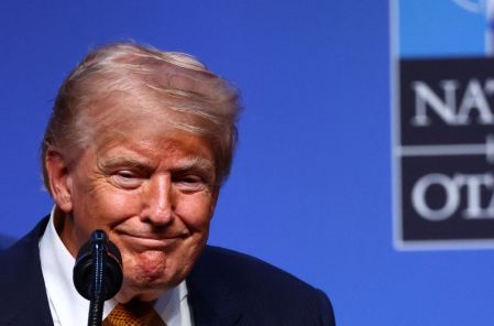 Trump amenaza con controlar el estrecho de Ormuz y cobrar 20% a los barcos: 'Nos van a pagar'.
