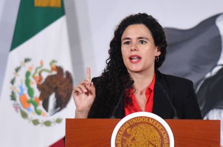 Luisa María Alcalde, consejera jurídica