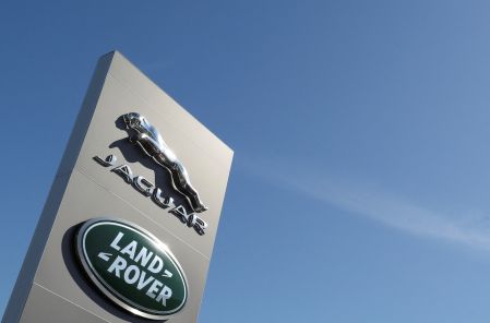 Jaguar y Land-Rover anunciaron recortes financieros.