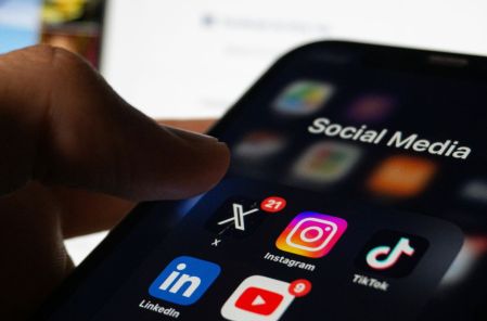 Preocupa a padres impacto de redes sociales en menores de 16 años; piden más protección.