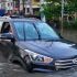auto en una inundación