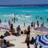 Verano con menos turistas: baja 21.5% la oferta de vuelos hacia playas de México.