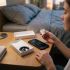 ¿Por qué los celulares ya no traen cargador? La razón detrás del cambio