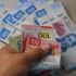 ¿Cómo identificar un billete falso? Banxico explica qué debes revisar.