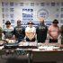 Personal de Marina y SSPC resguarda a tres personas detenidas durante cateos en Oaxaca, junto a objetos y sustancias aseguradas.
