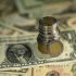 Dólar sigue cotizando debajo de los 17 pesos; observan señales de desinflación en EU